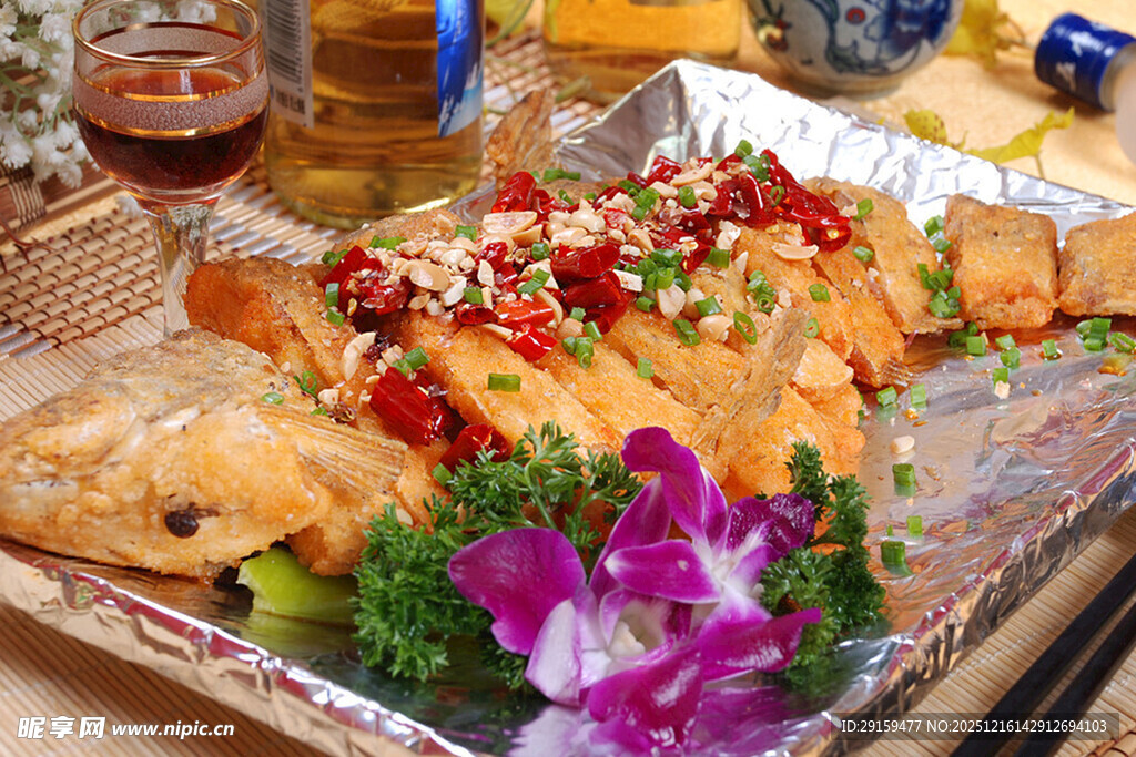 锡纸烤全鱼配精美摆盘