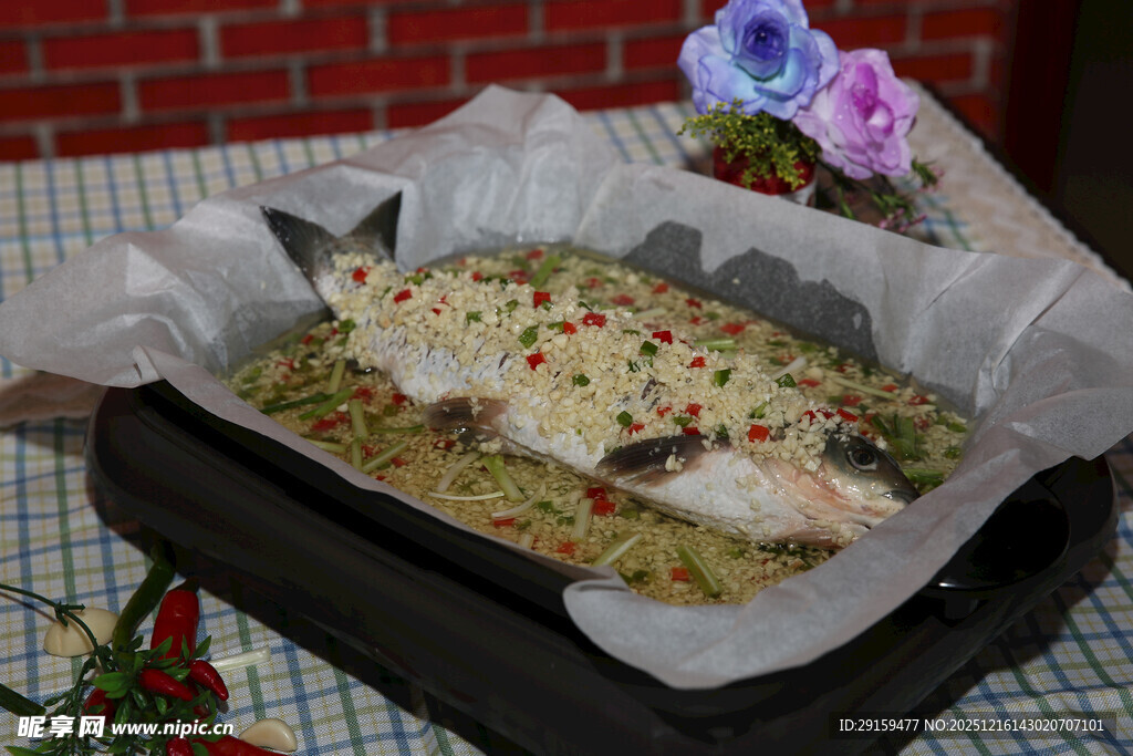 纸包烤鱼鲜香美味诱人