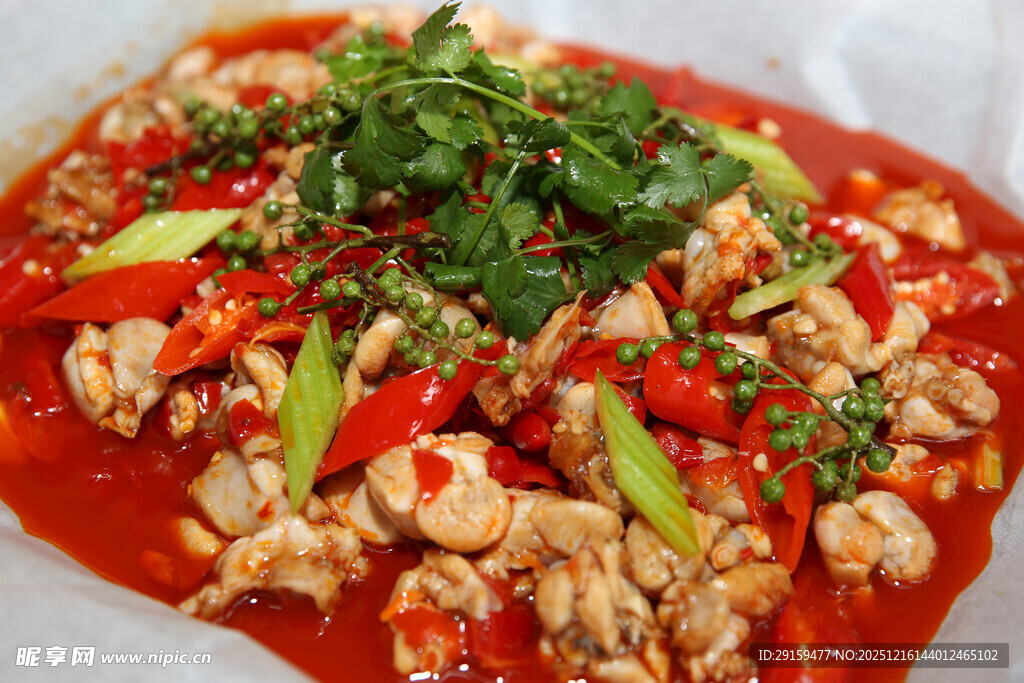 香辣可口的美味牛蛙料理