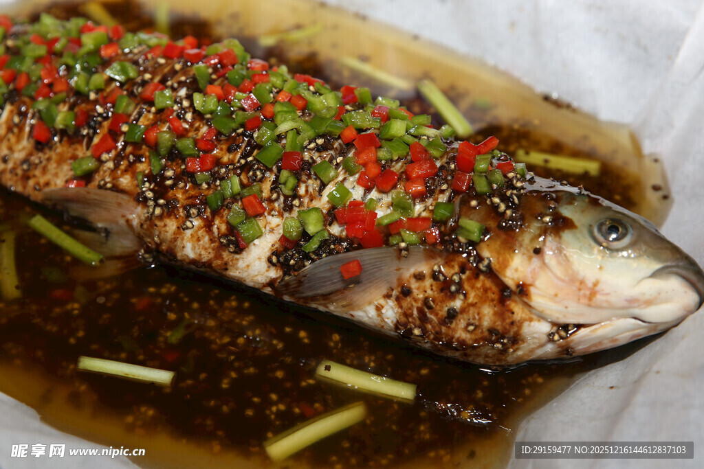 香辣美味剁椒蒸鱼