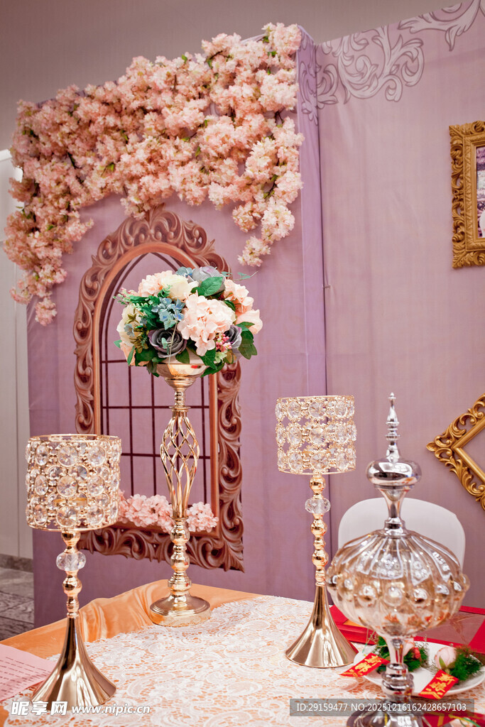 浪漫紫色系婚礼装饰场景