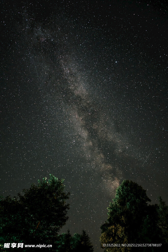 夜空下的璀璨星河
