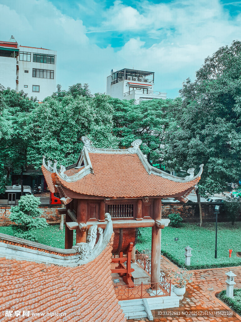 中式古亭 红瓦绿树景致