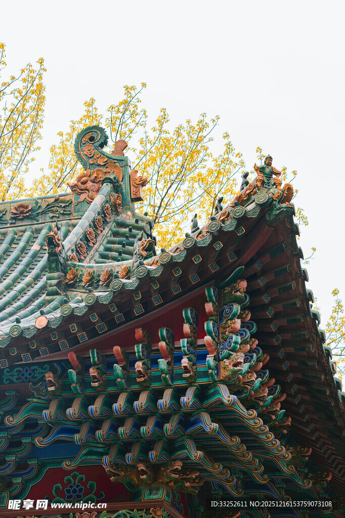 中式古建筑屋檐精美一角