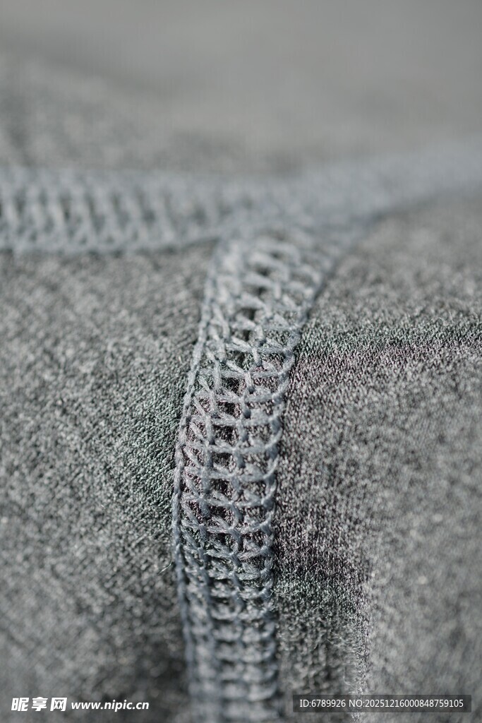 灰色织物上的细密缝线
