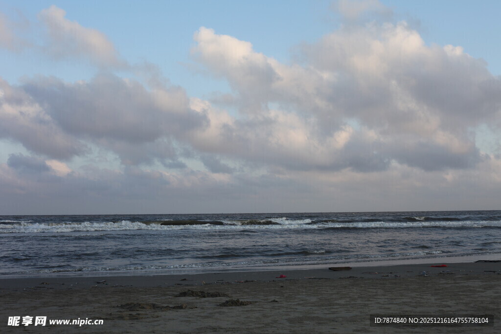海边多云景象