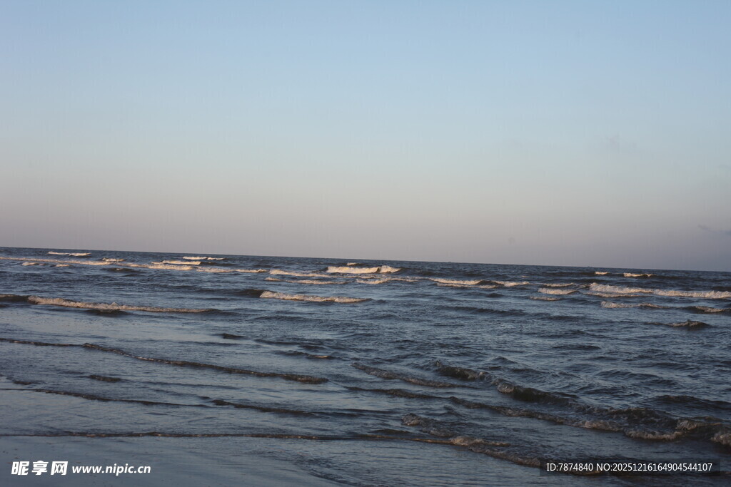 海边辽阔海面景象