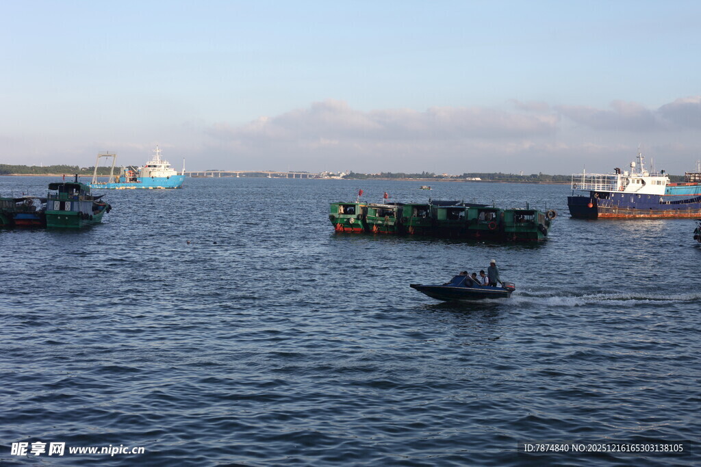 海上船只景象