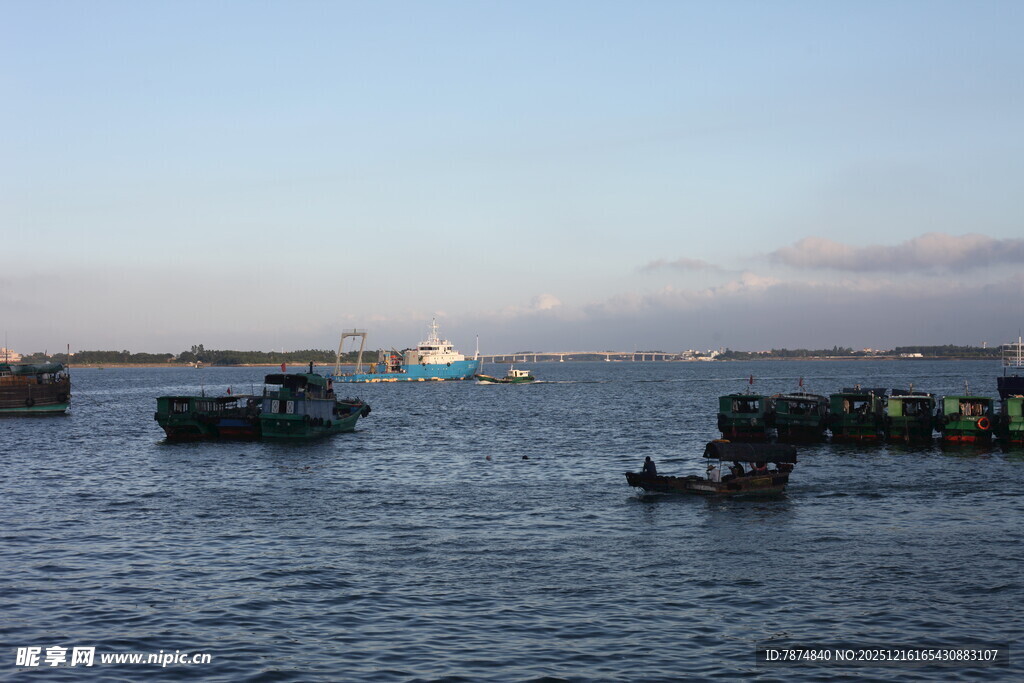 海上船只景象
