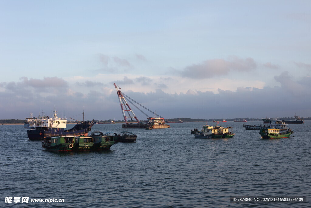 海上船只作业场景