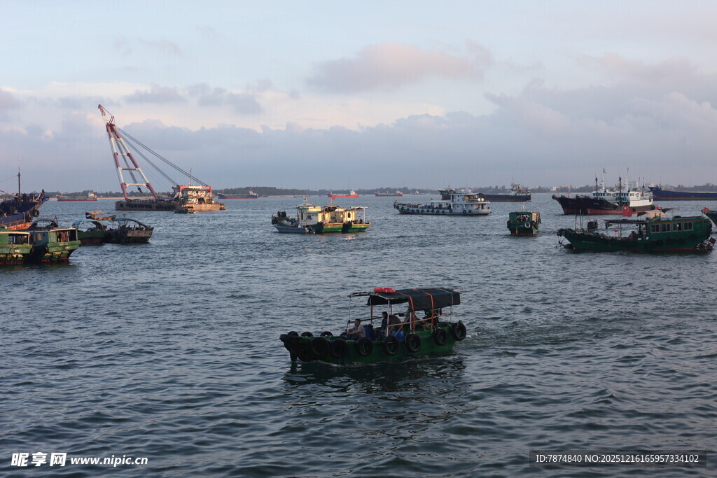 海上船只作业场景