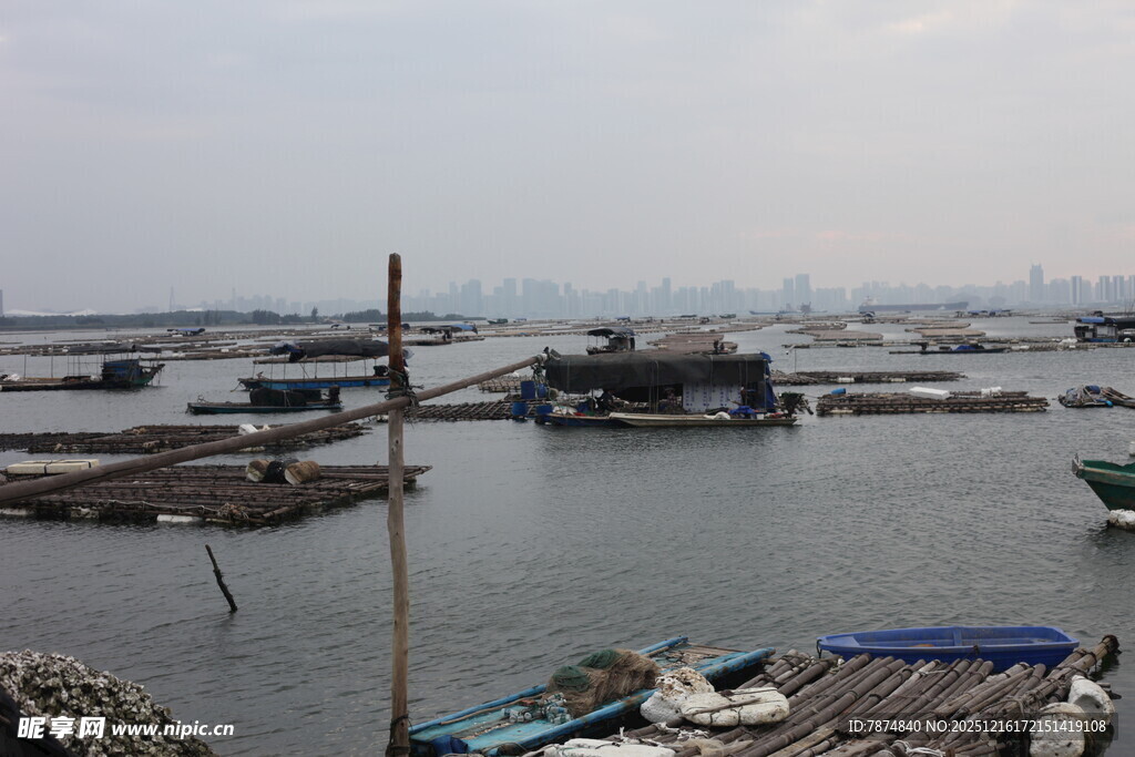 海上渔村码头景象