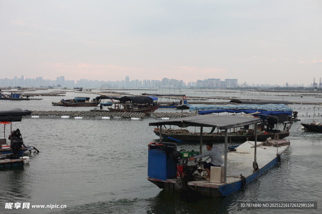 水上船只停泊景象
