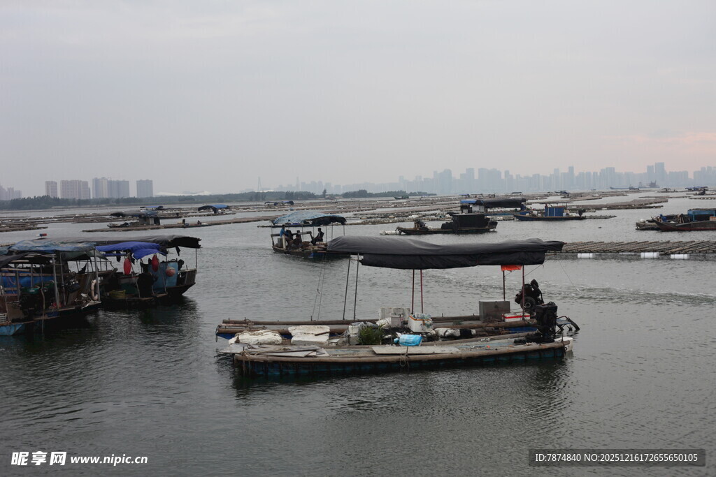 海上渔村景象