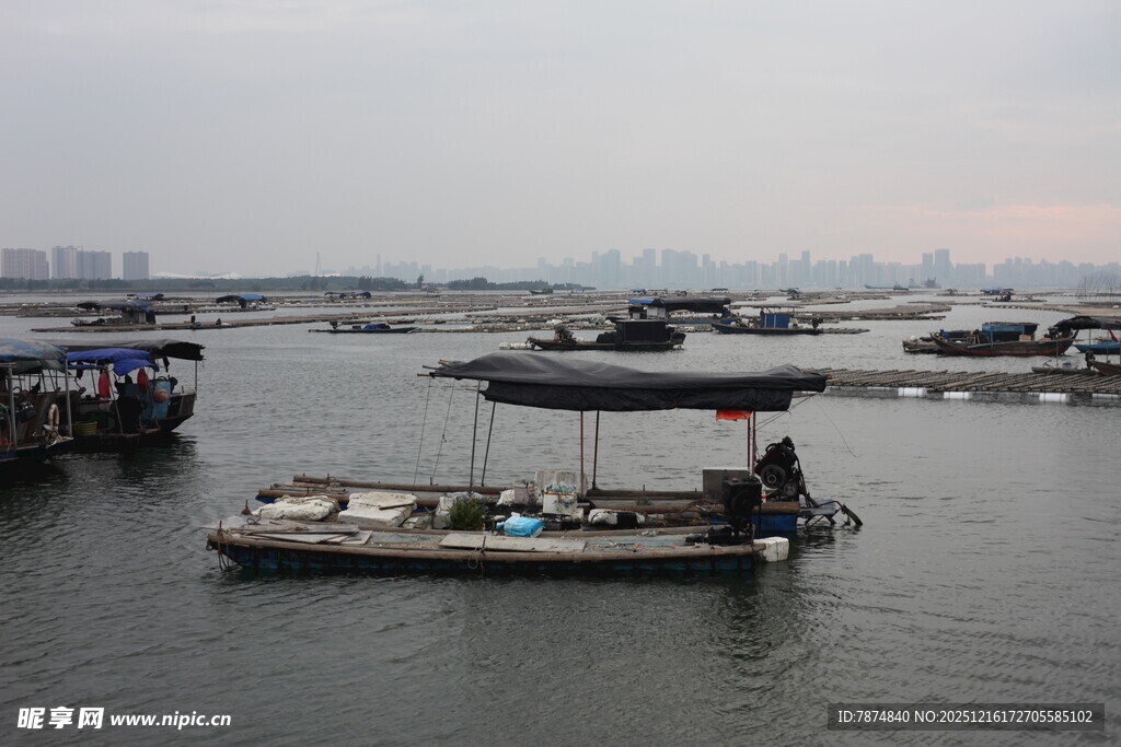 水上渔船作业场景