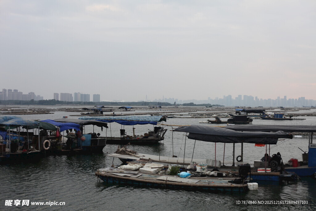 水上码头船只停泊景象