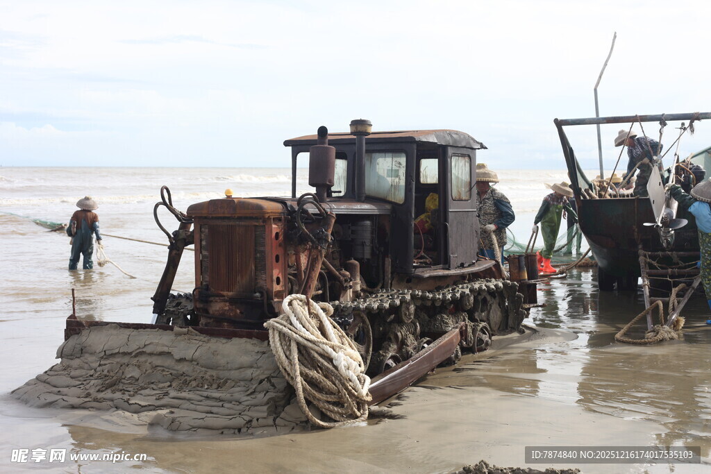 海滩上的机械与作业人员