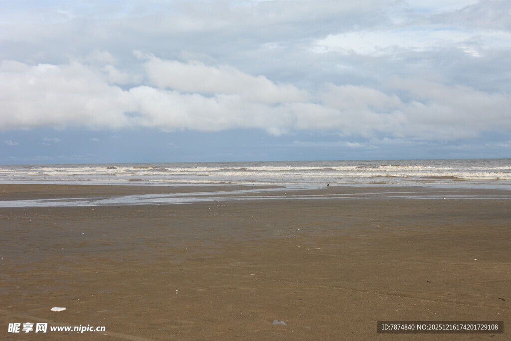 海边沙滩 海浪与天空景色