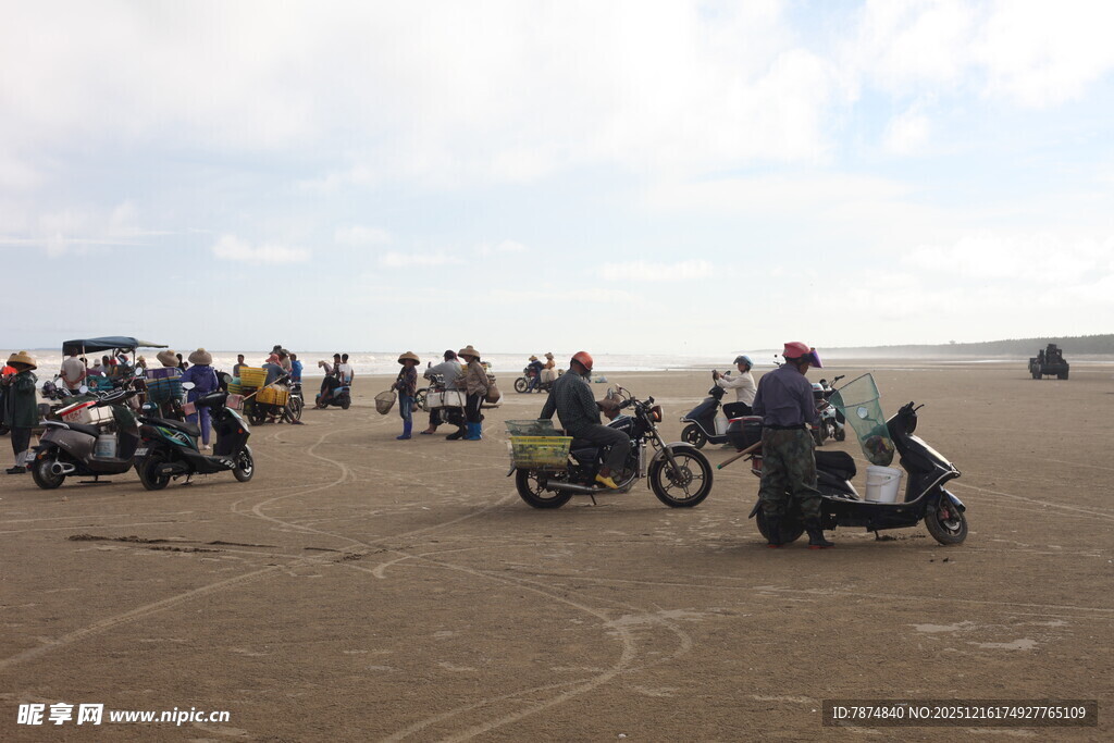 沙漠摩托骑行队伍