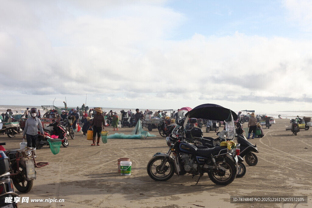 摩托聚会现场热闹非凡