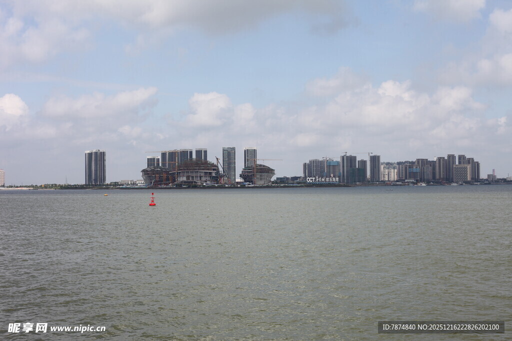 海滨城市天际线景观