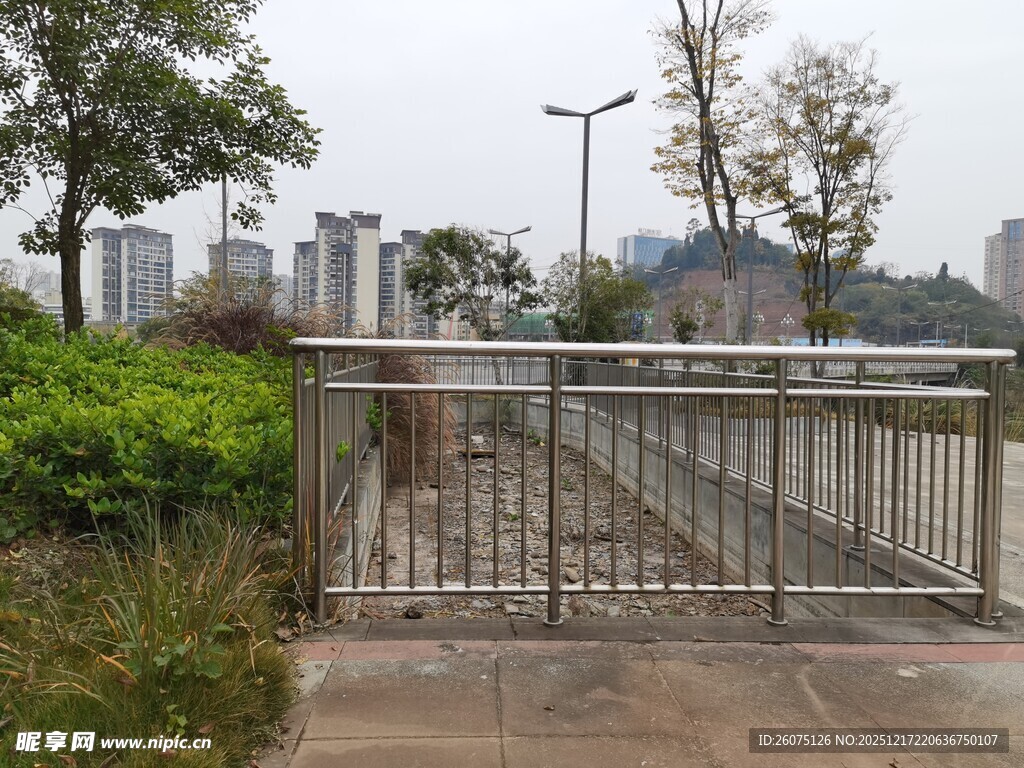 城市河畔护栏景观