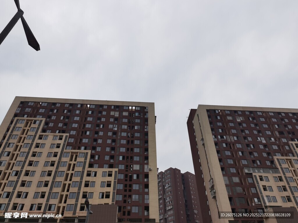 两栋在建高层住宅楼