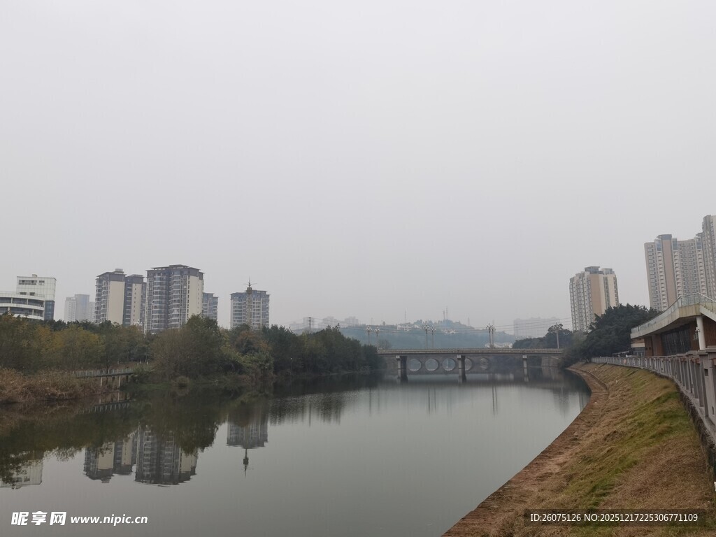 城市河畔风景
