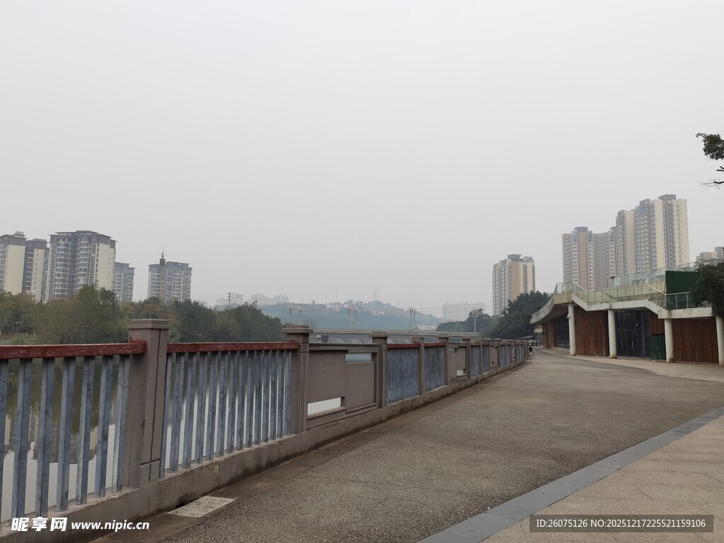 城市河畔步道景观