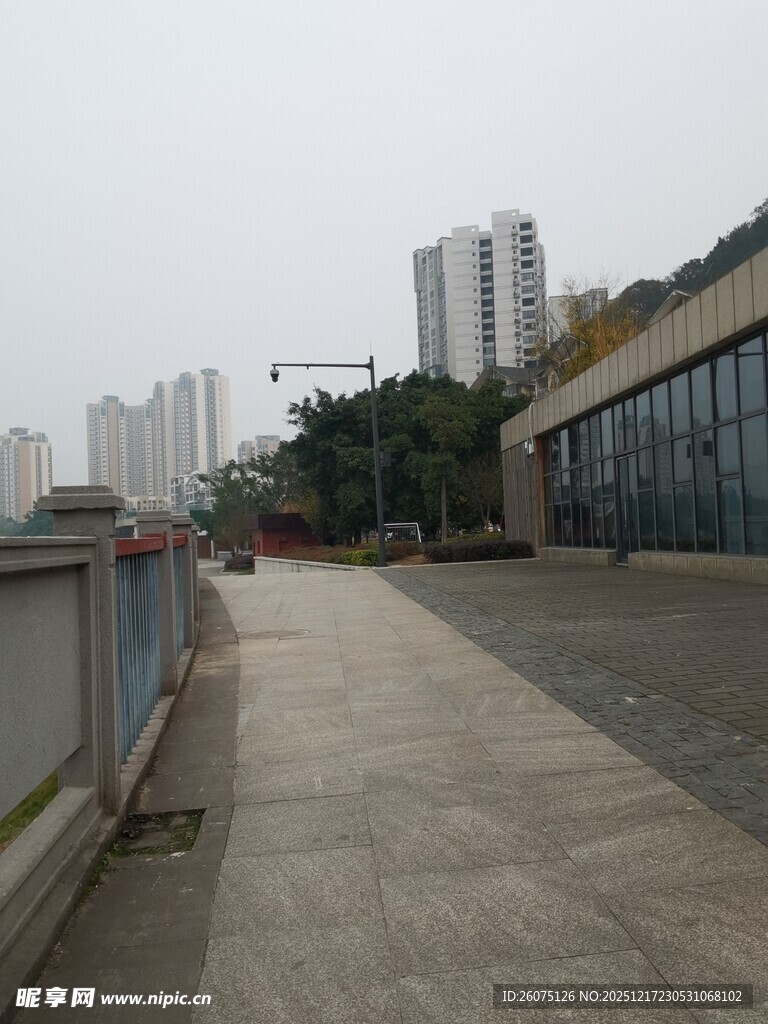 城市中安静的户外步道