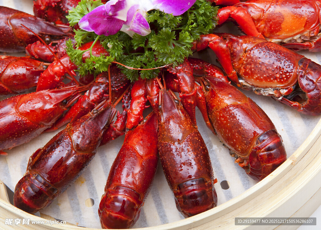 美味小龙虾摆盘精致