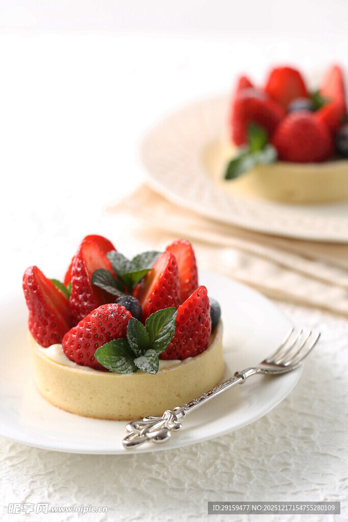 草莓芝士塔美味诱人甜点