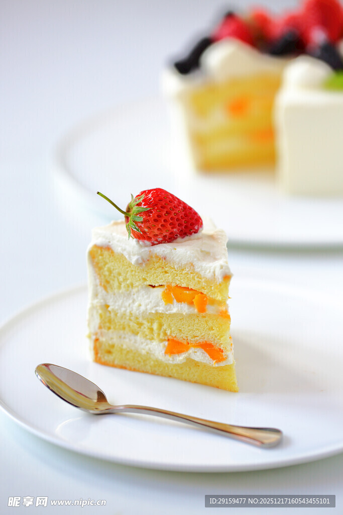 美味草莓夹心蛋糕切片