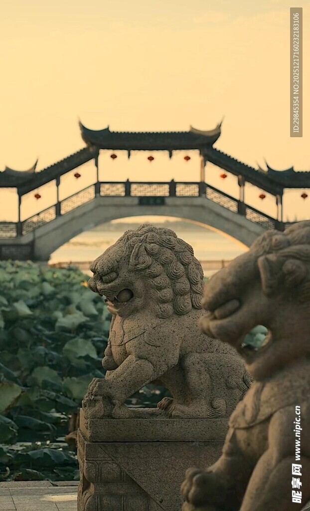 古桥石狮映黄昏