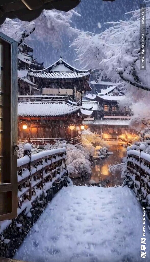 雪夜中的古雅日式庭院