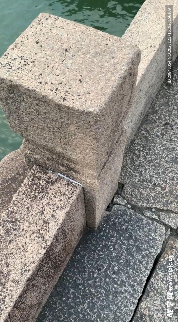 石质建筑构件细节特写