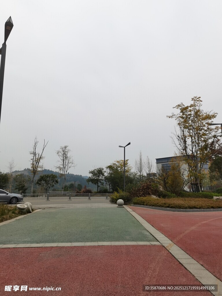 户外彩色运动场地景观