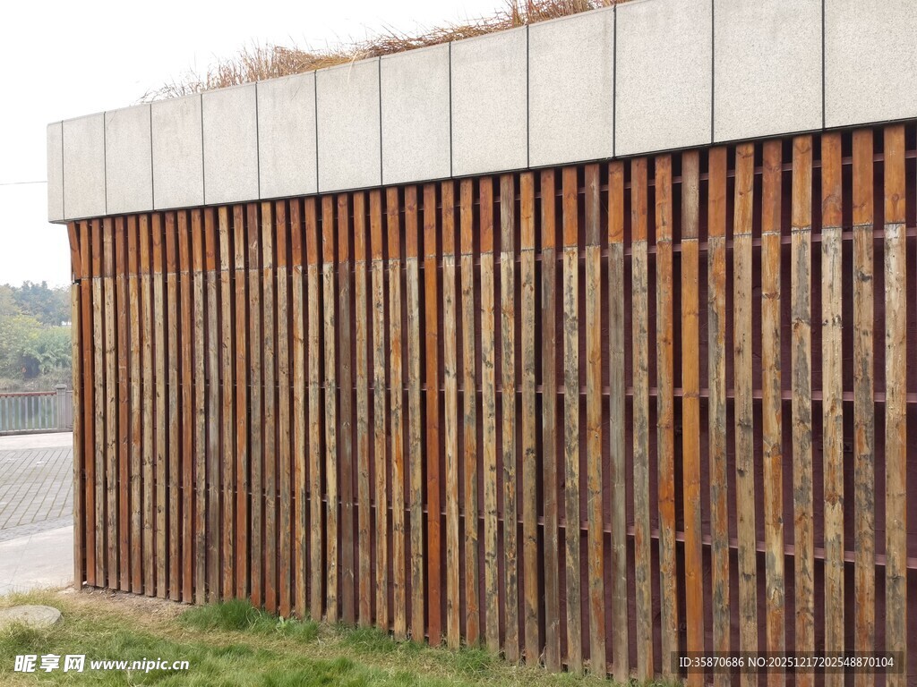 木质条纹墙面建筑外观