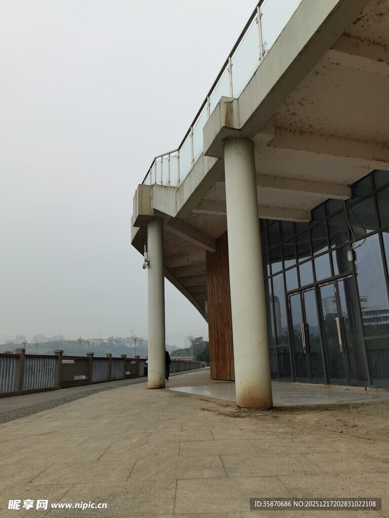 户外现代建筑观景平台