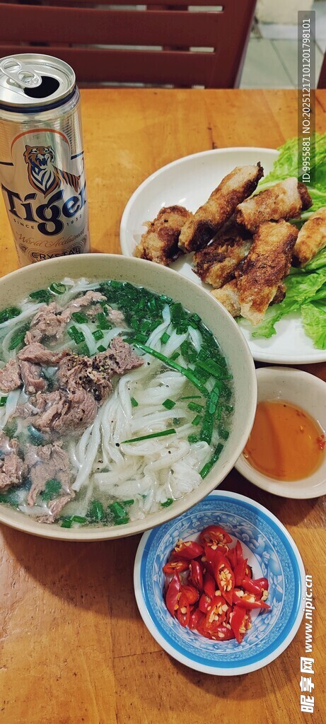 丰盛中式餐食展示