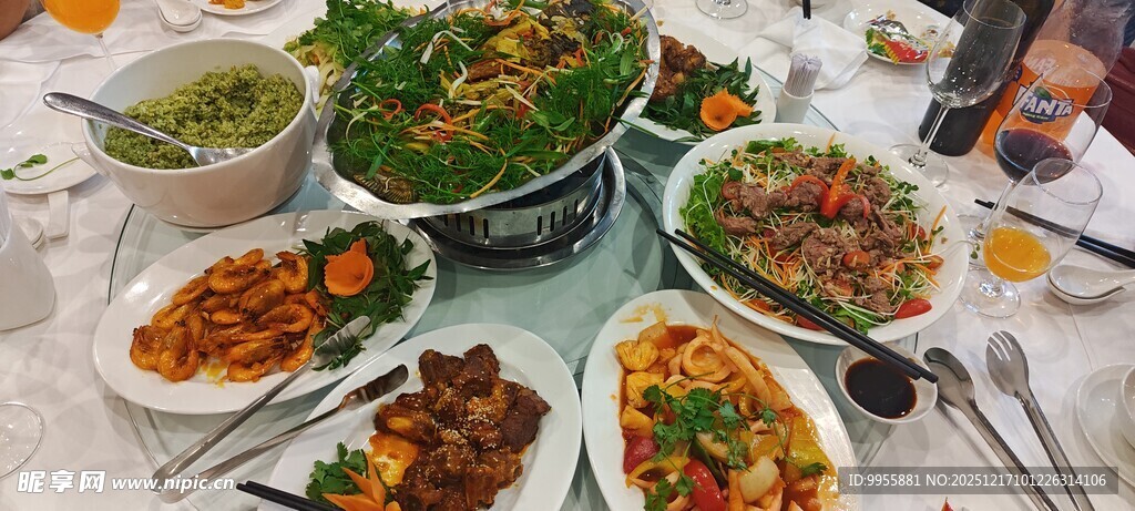 丰盛美味的中式菜肴聚会