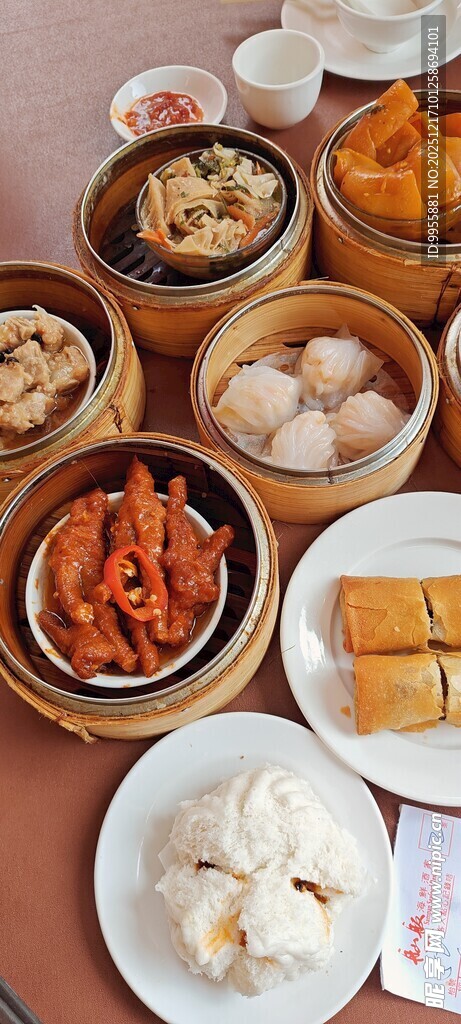 多样中式点心齐聚一桌