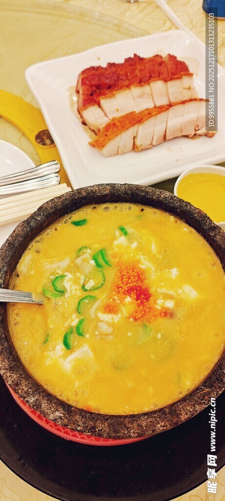 美味火锅与多样配菜