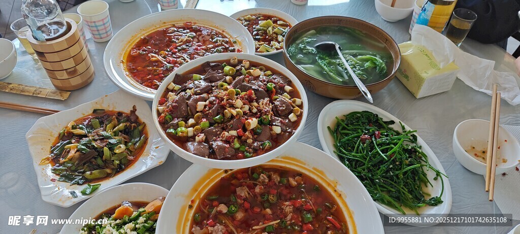 丰盛多样的美味菜肴