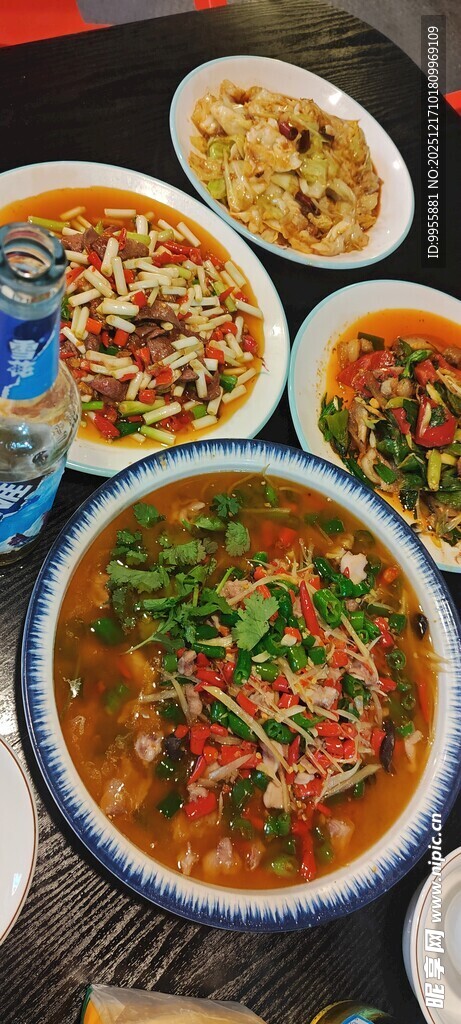 丰盛美味的多样中式菜肴