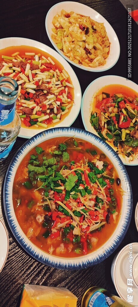 丰盛多样的美味菜肴