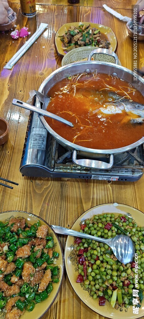 丰盛火锅美食聚餐场景