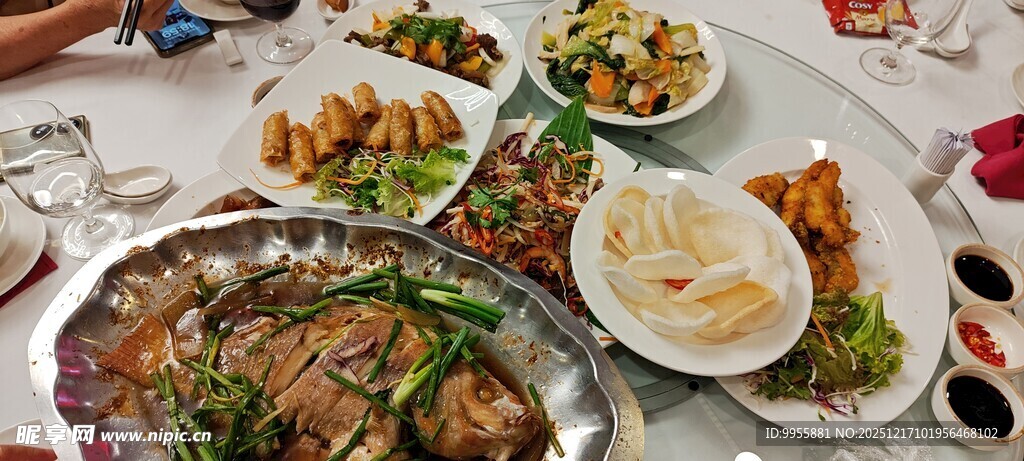 丰盛中式宴席美食展示