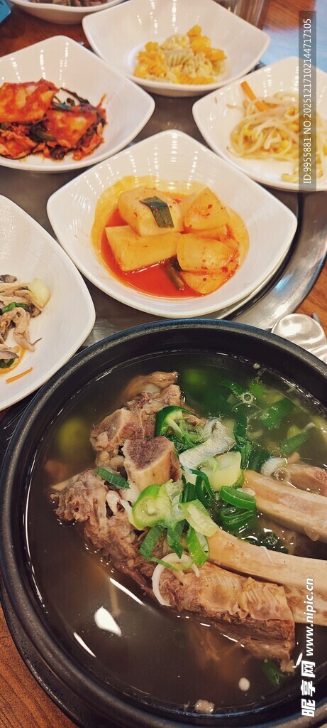 丰盛中式美食聚餐场景