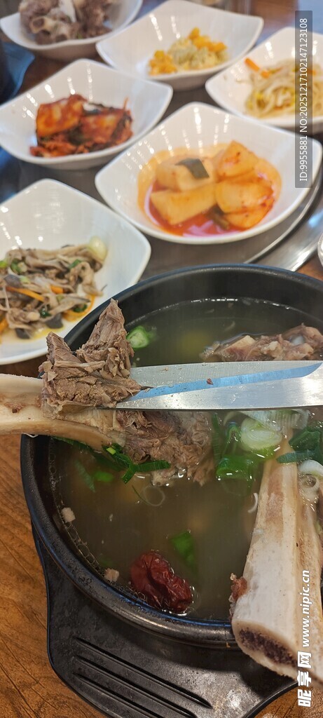 丰盛火锅美食聚餐场景